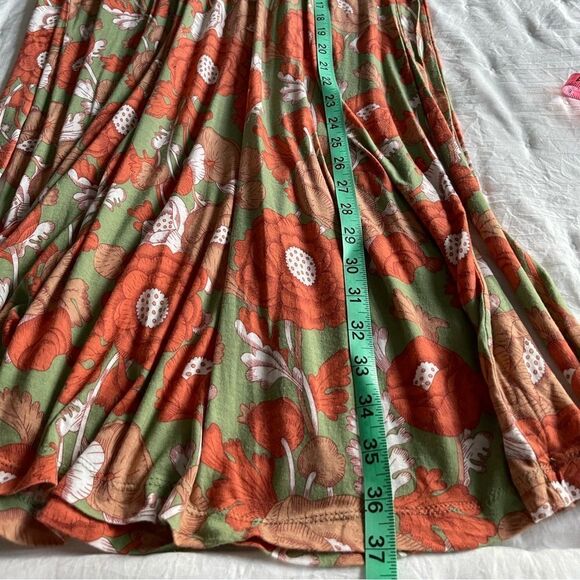 Lux floral print flowy dress with deep V-neck, sleeveless. Size medium - Picture 6 of 10